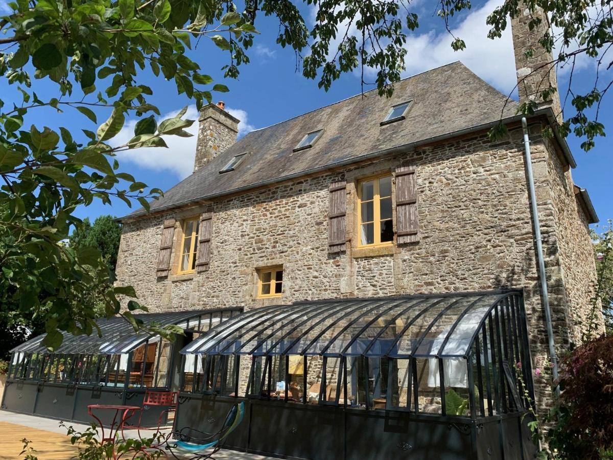Le Petit Manoir Bed & Breakfast Isigny-le-Buat Dış mekan fotoğraf
