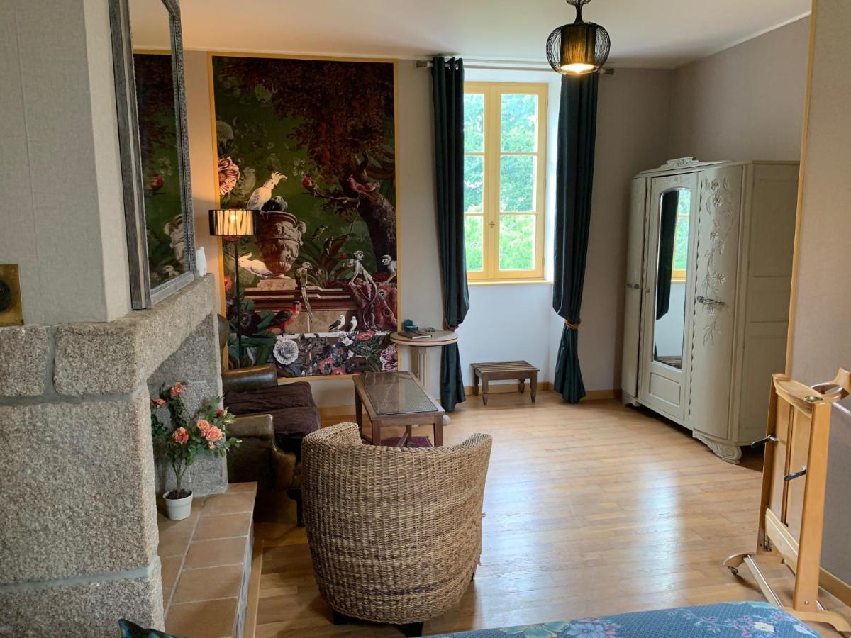 Le Petit Manoir Bed & Breakfast Isigny-le-Buat Dış mekan fotoğraf