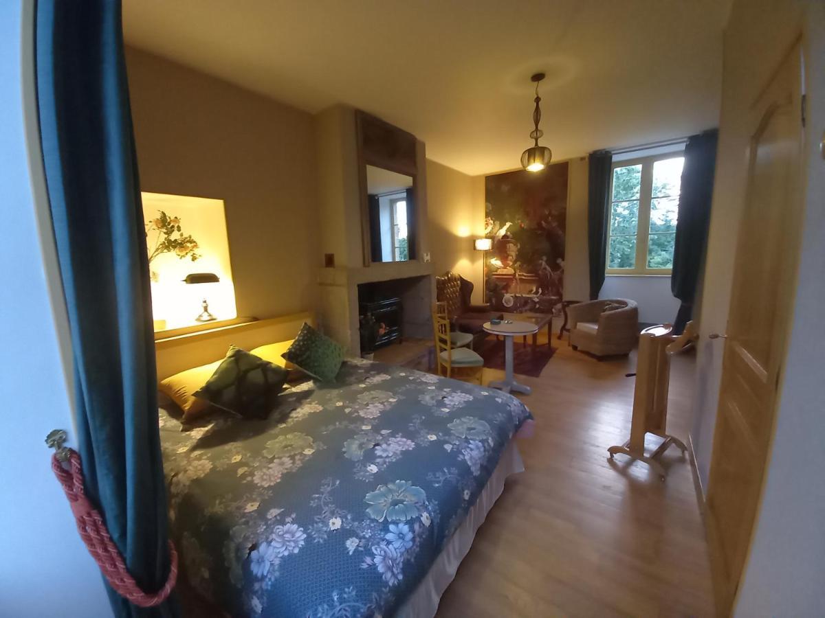 Le Petit Manoir Bed & Breakfast Isigny-le-Buat Dış mekan fotoğraf