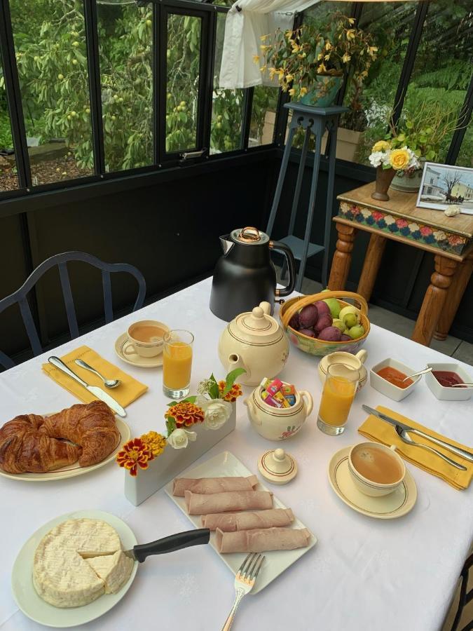 Le Petit Manoir Bed & Breakfast Isigny-le-Buat Dış mekan fotoğraf