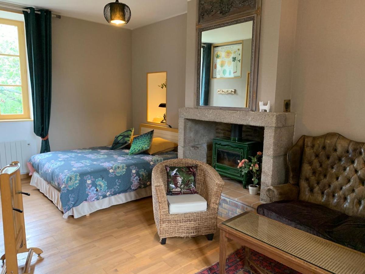 Le Petit Manoir Bed & Breakfast Isigny-le-Buat Dış mekan fotoğraf