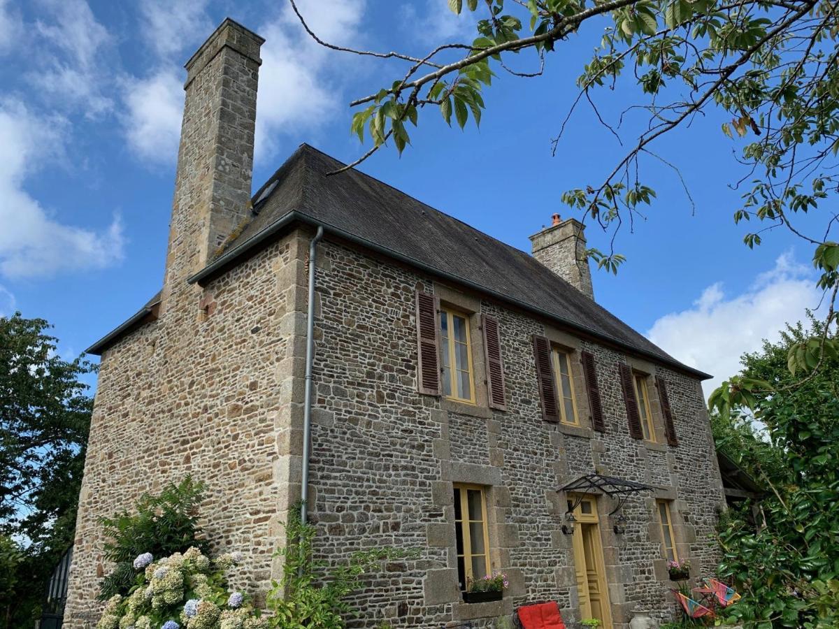 Le Petit Manoir Bed & Breakfast Isigny-le-Buat Dış mekan fotoğraf