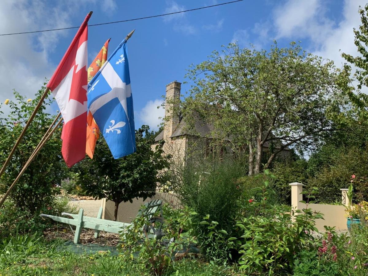 Le Petit Manoir Bed & Breakfast Isigny-le-Buat Dış mekan fotoğraf
