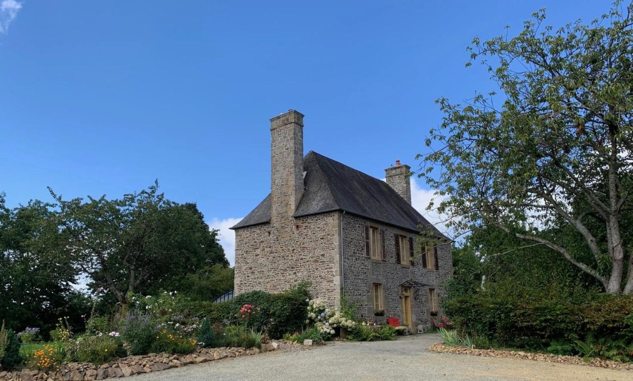 Le Petit Manoir Bed & Breakfast Isigny-le-Buat Dış mekan fotoğraf