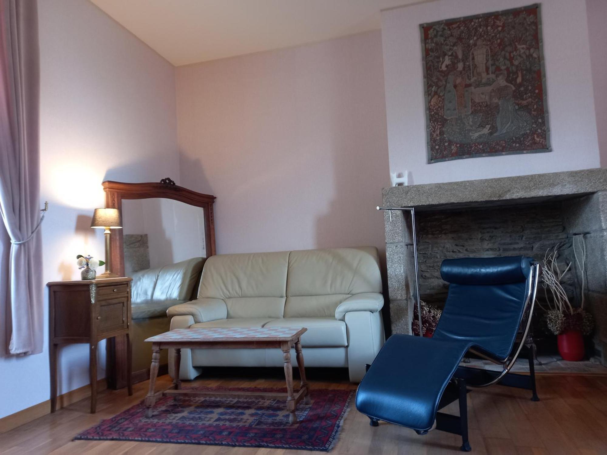 Le Petit Manoir Bed & Breakfast Isigny-le-Buat Dış mekan fotoğraf