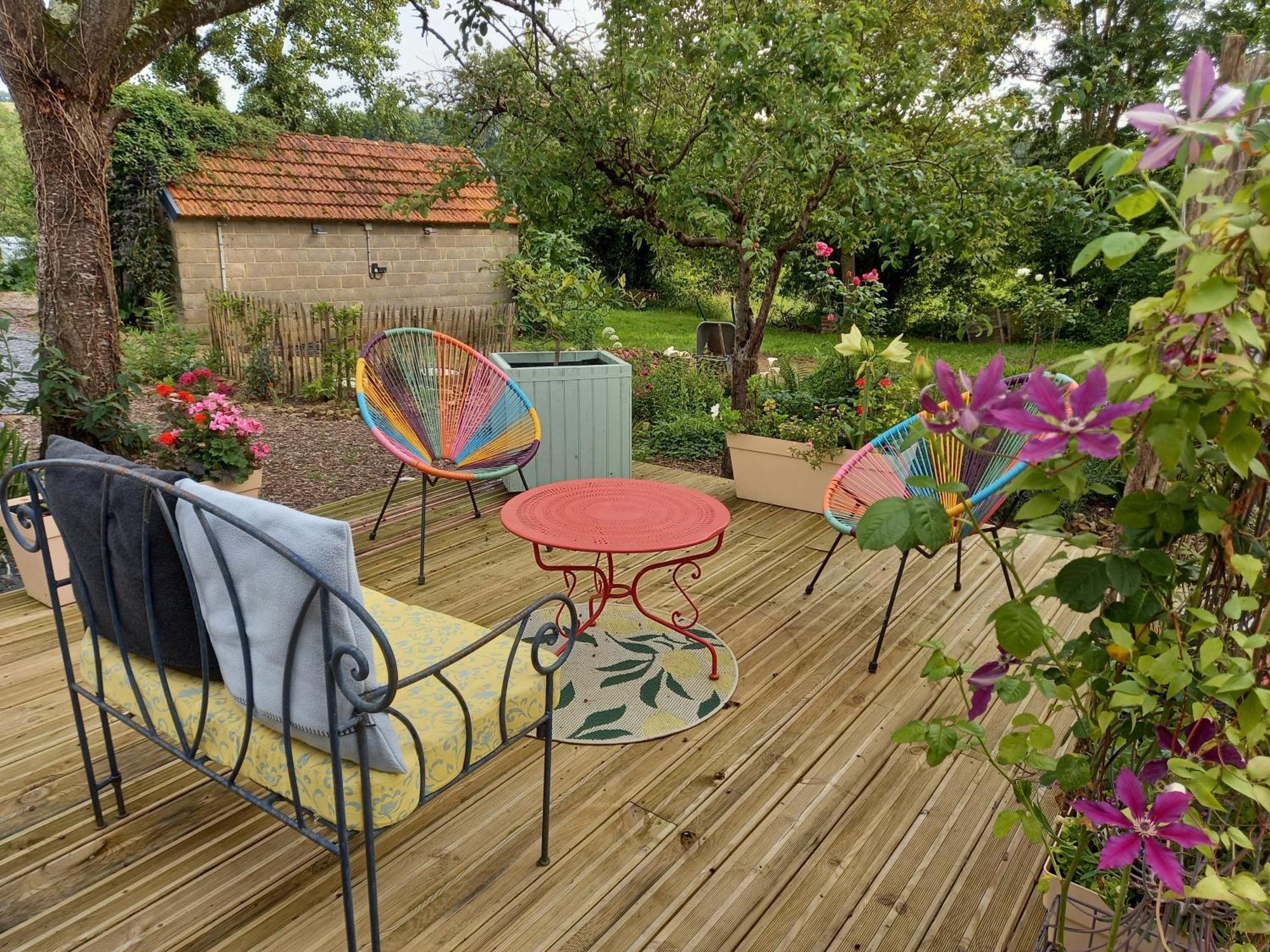 Le Petit Manoir Bed & Breakfast Isigny-le-Buat Dış mekan fotoğraf