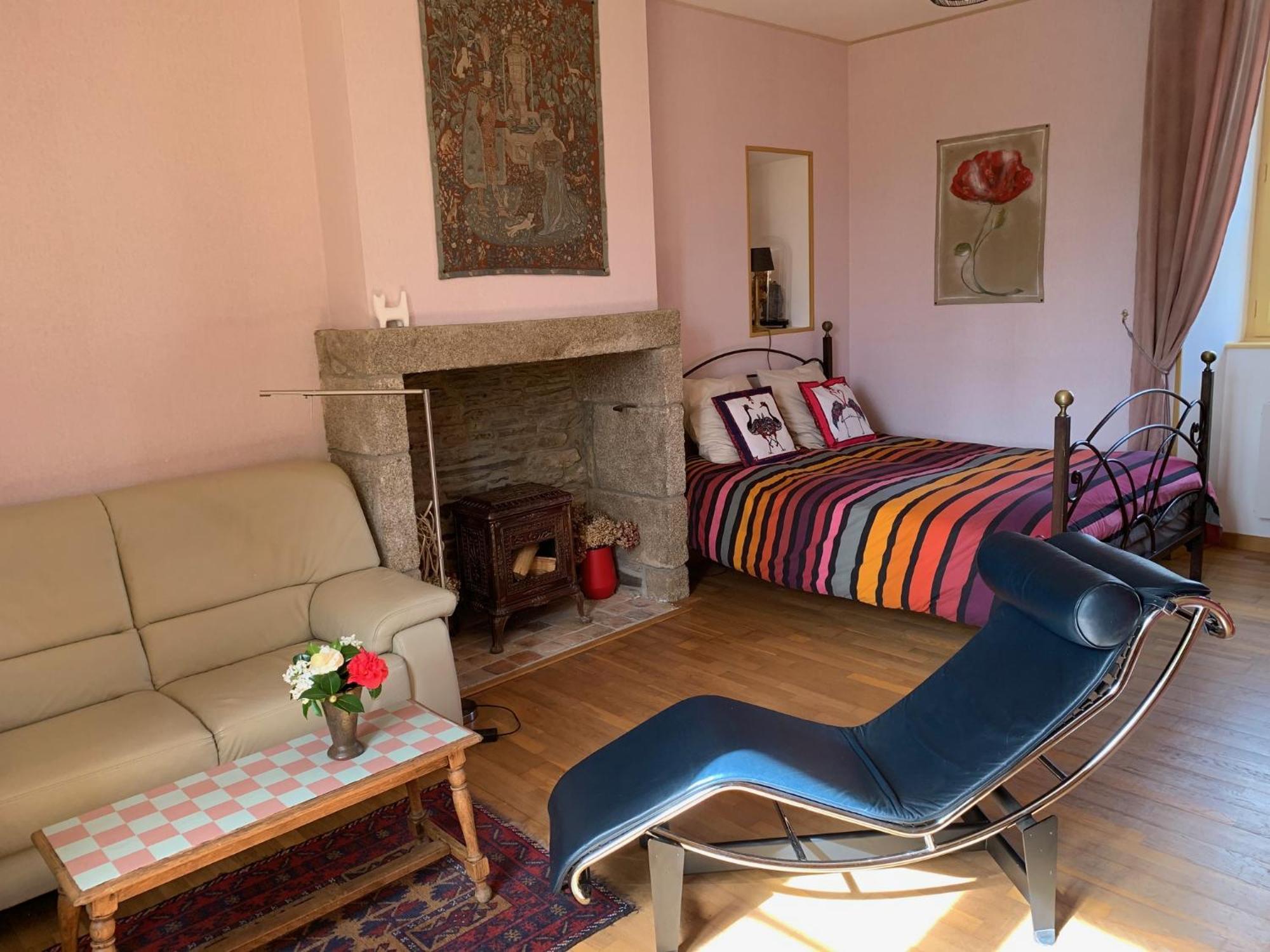 Le Petit Manoir Bed & Breakfast Isigny-le-Buat Dış mekan fotoğraf