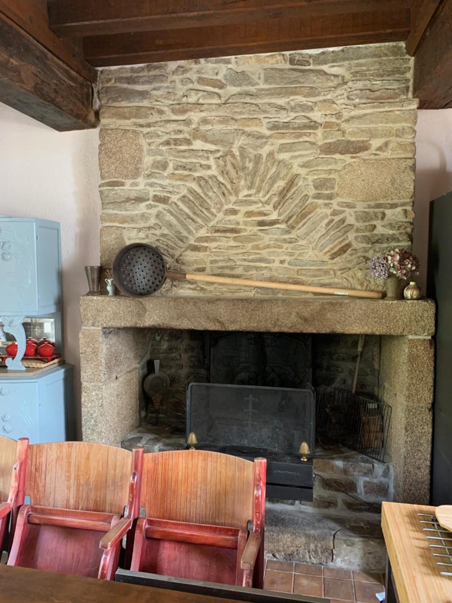 Le Petit Manoir Bed & Breakfast Isigny-le-Buat Dış mekan fotoğraf