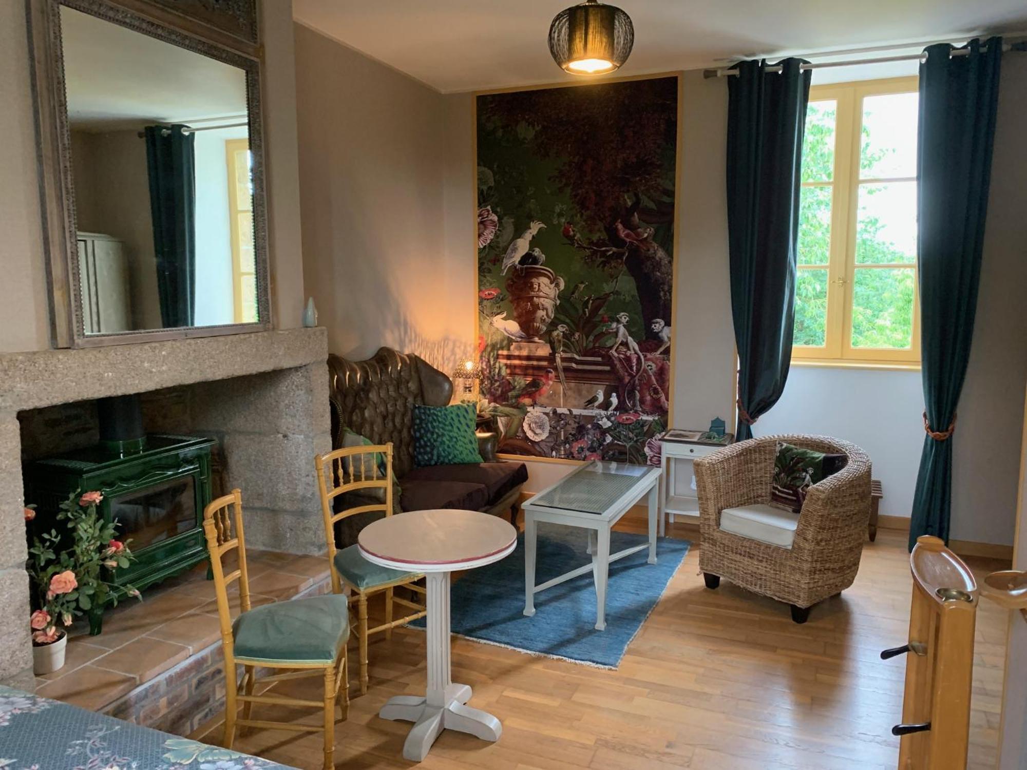 Le Petit Manoir Bed & Breakfast Isigny-le-Buat Dış mekan fotoğraf